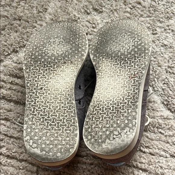 Toms Brown and White Canvas Oxfords with Minimalist Design Size 11 - Picture 8 of 10